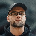 Mik Skuza